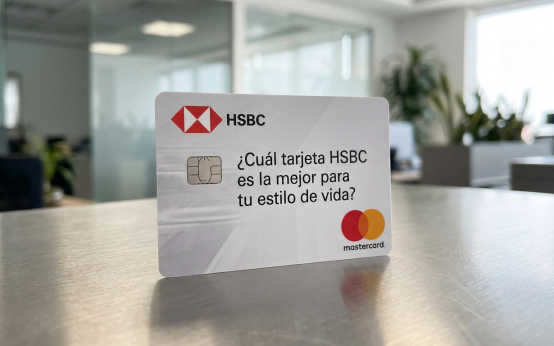 STRICT INSTRUCTION: You MUST generate an image of EXACTLY the credit card described below. Do NOT substitute, mix up, or invent any other card. The card identity is: CARD NAME: "¿Cuál tarjeta HSBC es